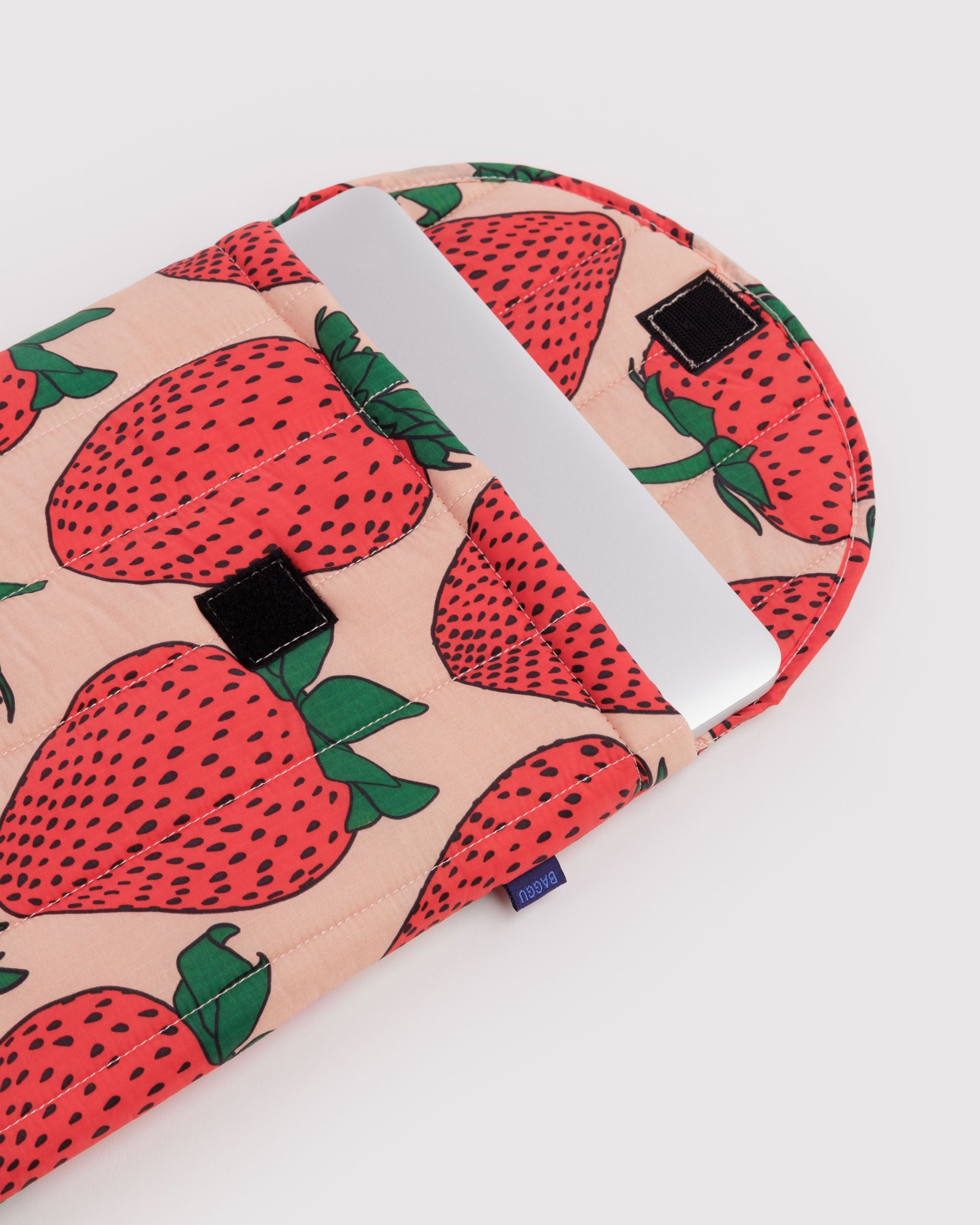 Padded Everyday Protection - Puffy Laptop Sleeve 16 in Strawberry