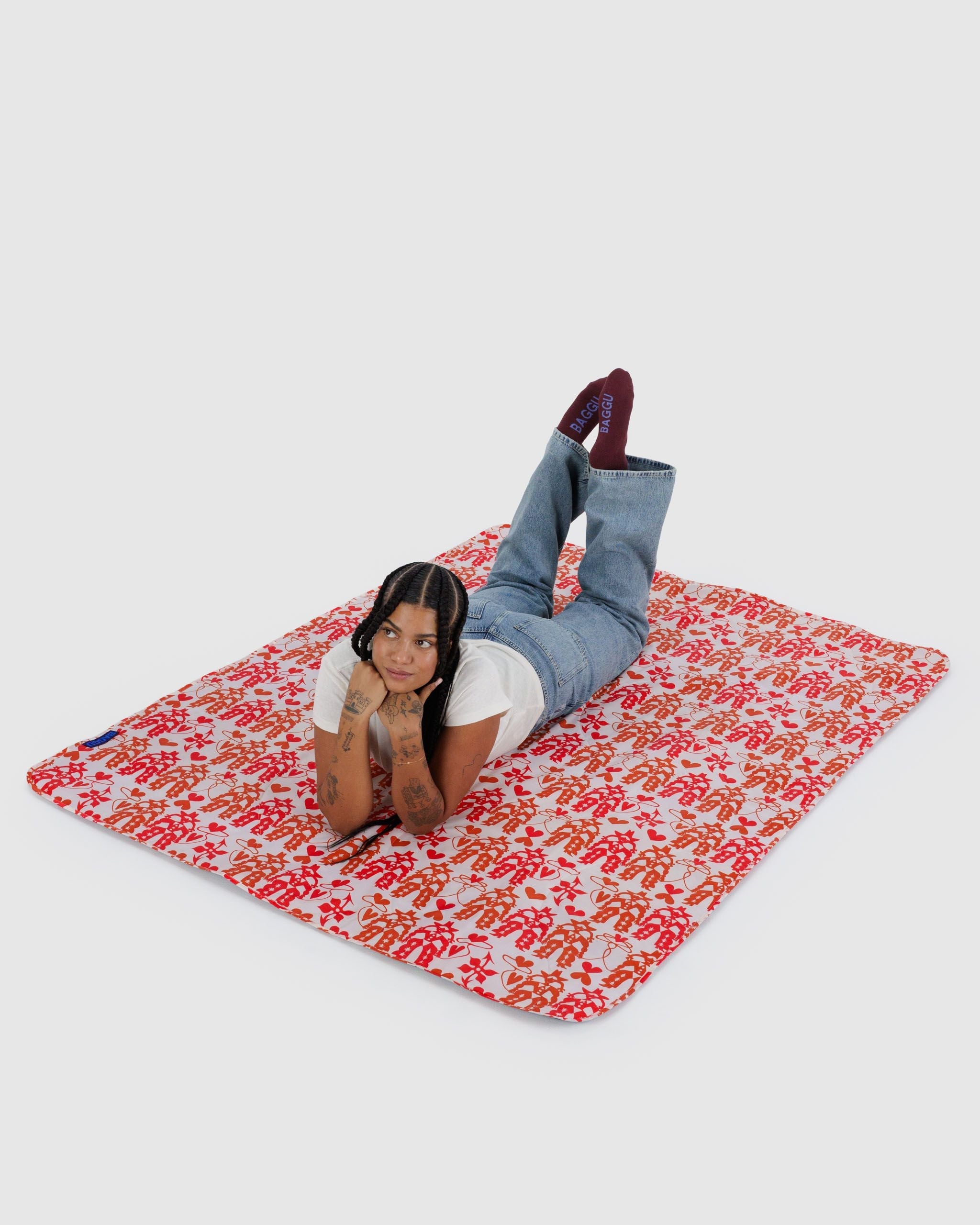 Portable Outdoor Comfort - Puffy Picnic Blanket in Cowgirl