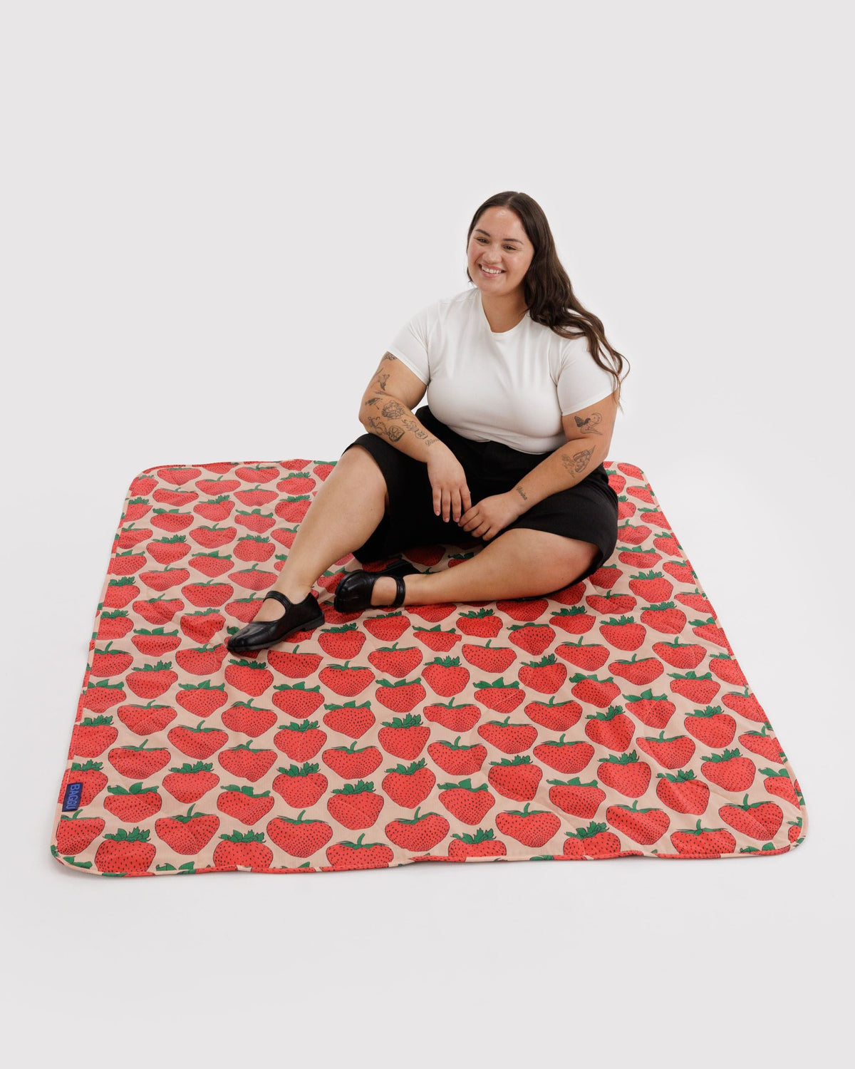 Portable Outdoor Comfort - Puffy Picnic Blanket in Strawberry