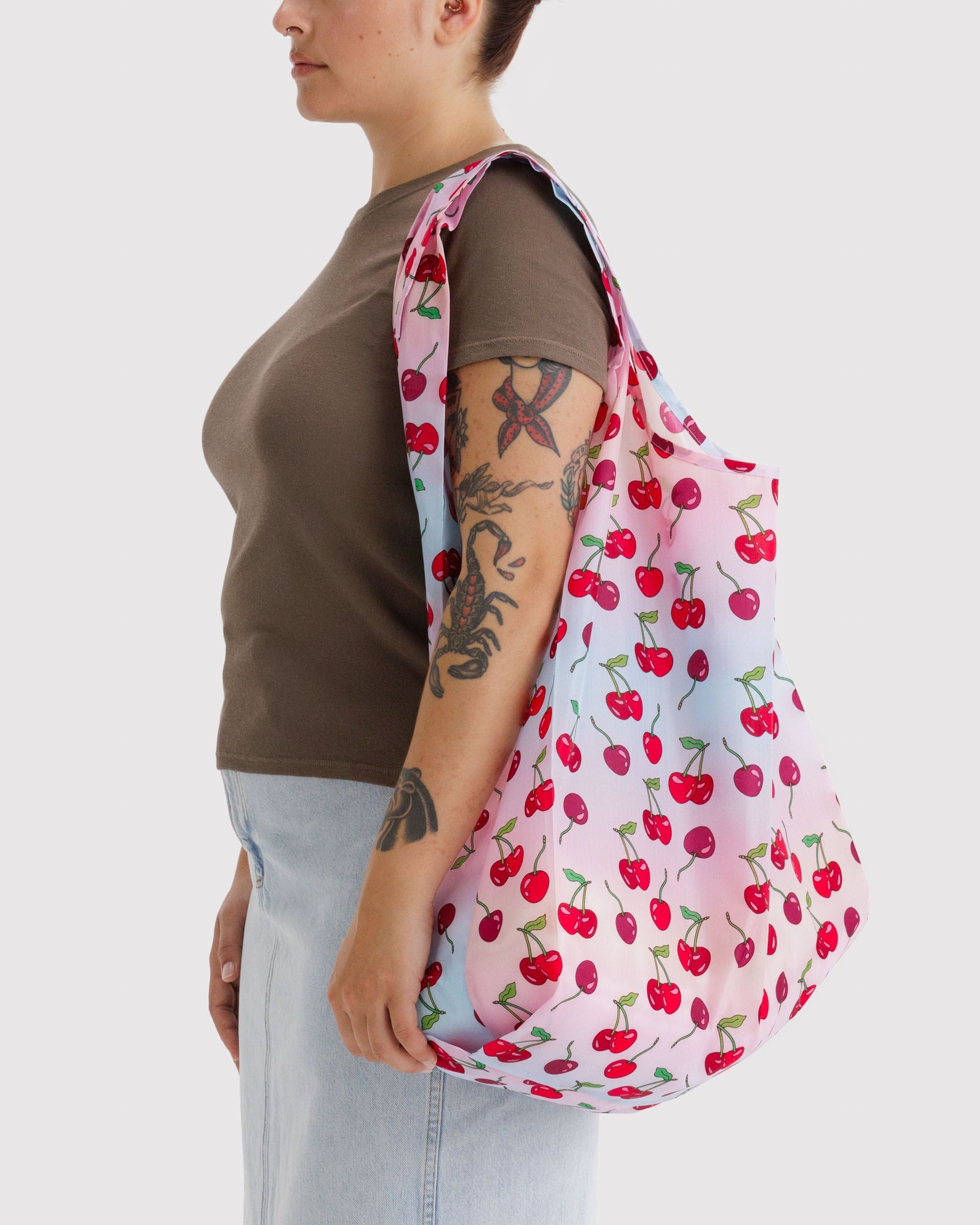 Lightweight Reusable Essential - Big Baggu in Cherries