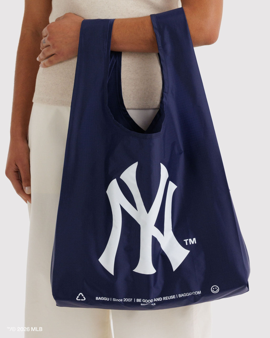 Lightweight Reusable Essential - Standard Baggu in New York YankeesTM