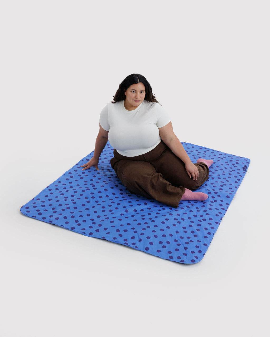 Portable Outdoor Comfort - Puffy Picnic Blanket in Blue Polka Dot