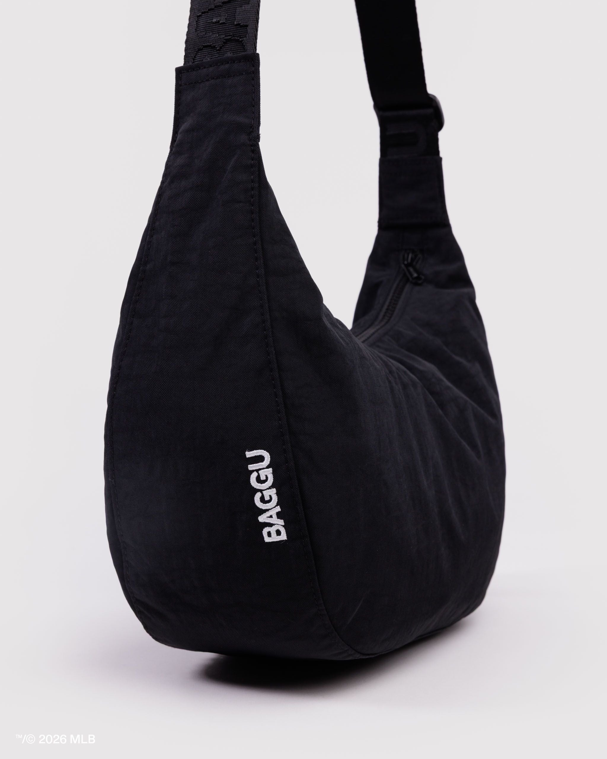 Medium Nylon Crescent Bag in New York YankeesTM - Easy Style